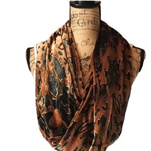 Veond brown! Black patterned scarf